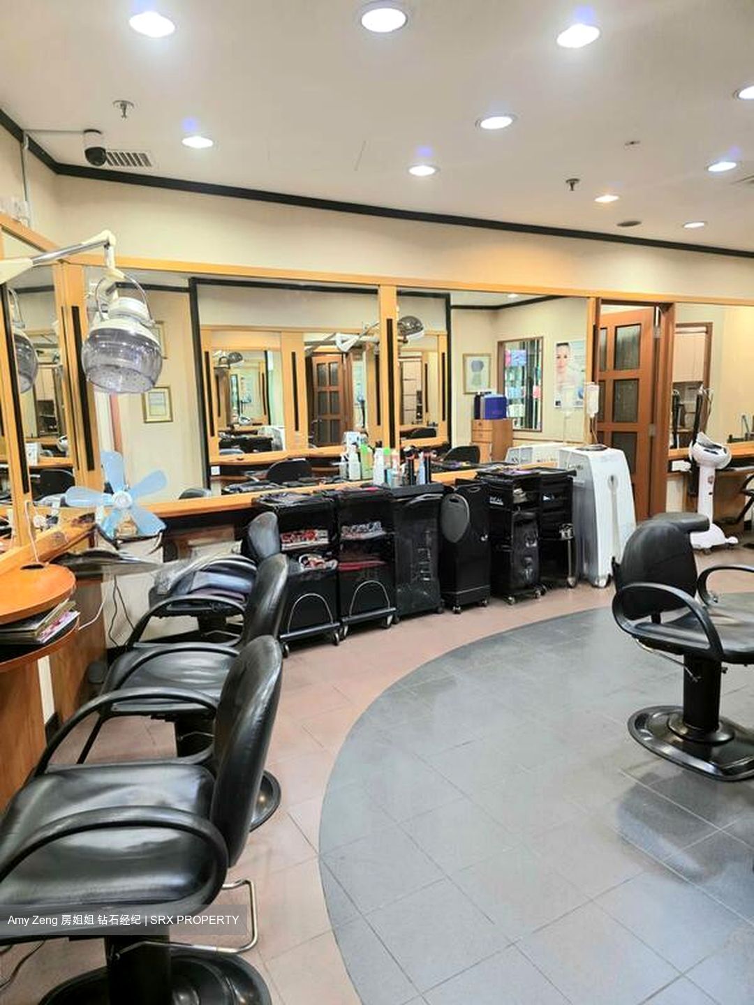Holland Road Shopping Centre (D10), Retail #567485671